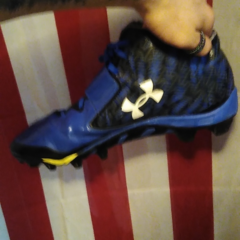 Under Armor Cleats - Picture 5 of 6